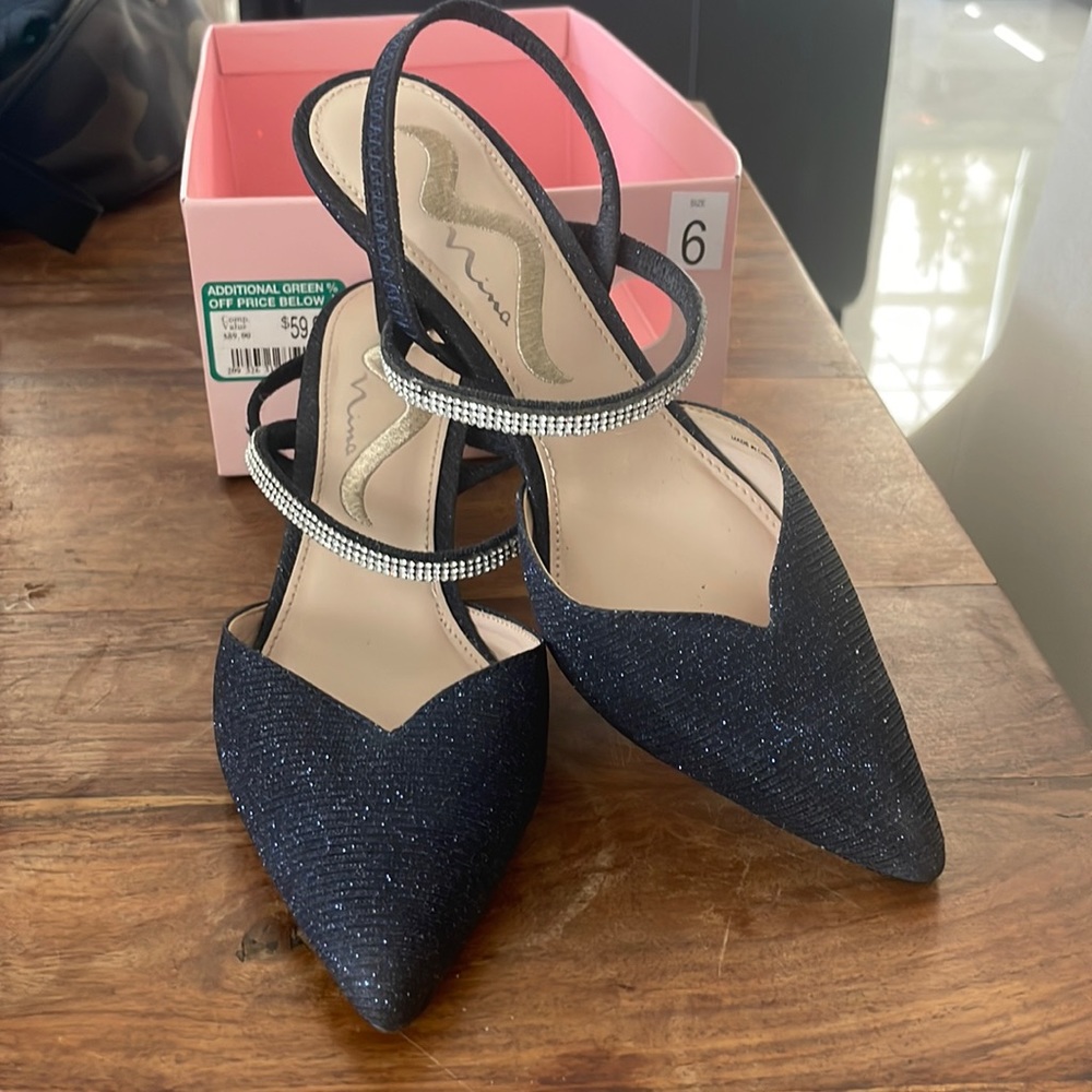 Mina Berit-YY navy Luna shine low heels size 6